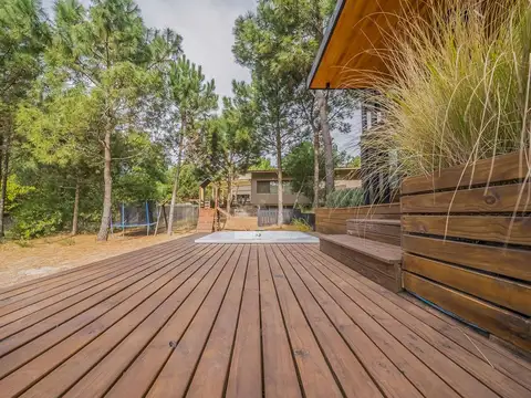 Casa cinco ambientes con salida al golf Costa Esmeralda Golf II