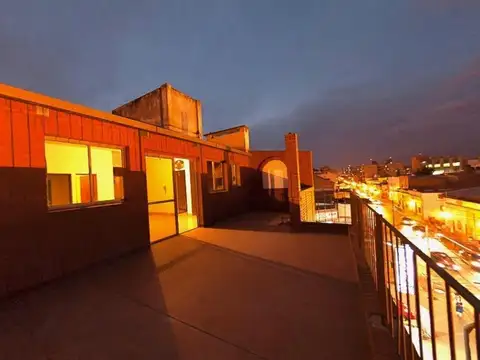 Casa 6 ambientes con 5 baños