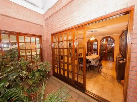 Exc Casa vta 5 dor gge/qcho/suite/jard Av Jujuy al 100