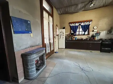 Casa 6 ambientes con 1 baño