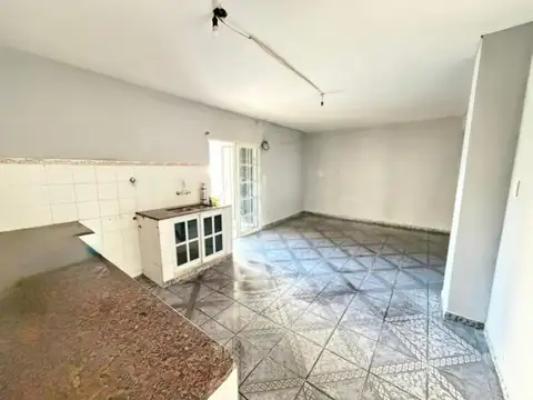 Casa en Alquiler con 2 cocheras