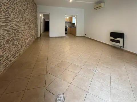 Casa en Alquiler con 1 cochera