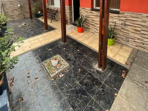 Casa sobre Blvd. Teruggi