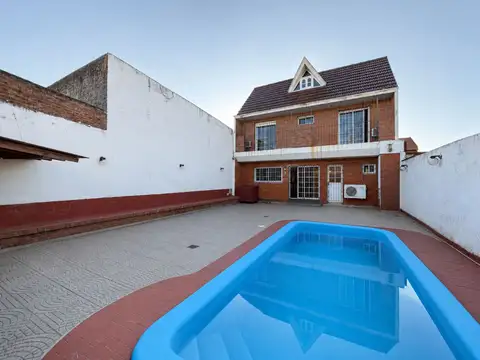 Depto Tipo Casa 5 ambientes con 2 baños