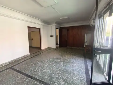 ALQUILER DE OFICINA- USO PROFESIONAL