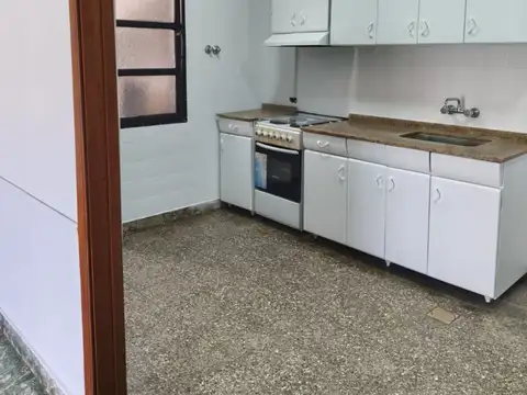 Oficina 4 ambientes con 1 baño