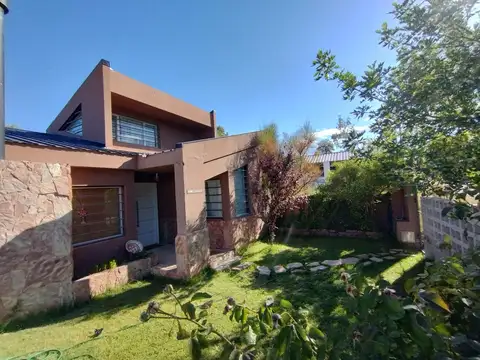 Venta casa en piedras coloradas - villa el chocón .