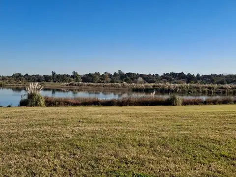 LOTE A LA LAGUNA EN EL BARRIO EL NAUDIR-ESCOBAR