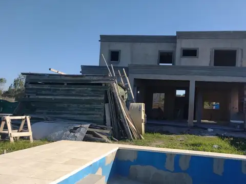 Casa 5 ambientes con 2 baños