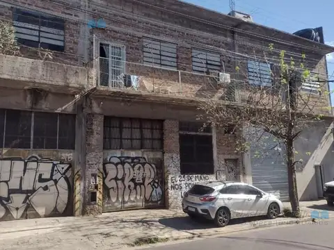 Venta Galpón o Depósito con departamento 2 Ambientes en Ramos Mejía