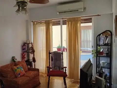 Venta DOS AMBIENTES  lateral  impecable Apto profesional Pileta Solarium Parque Rivadavia
