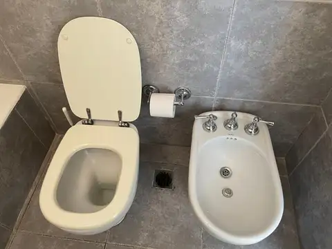 Oficina 4 ambientes con 1 baño