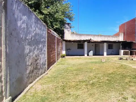 Casa Venta 4 AMB s/ Lote 10,40 x 37,60 mts - FACILIDADES -