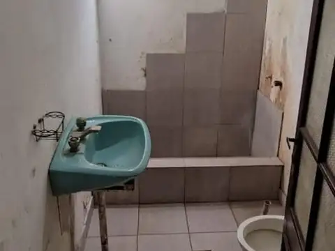 Casa Venta 4 AMB s/ Lote 10,40 x 37,60 mts - FACILIDADES -