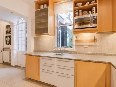Casa en Venta con 4 cocheras