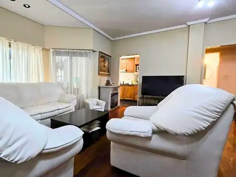 Casa 6 ambientes con 4 baños