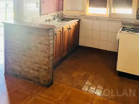 Casa 5 ambientes con 2 baños