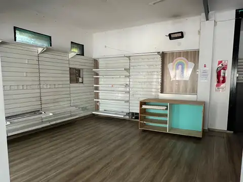 Local en Alquiler Via Púb.