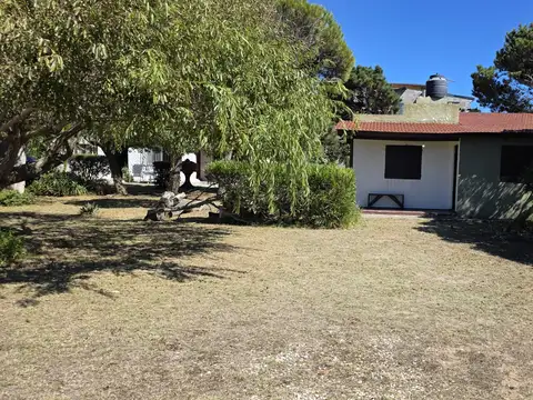 CASA EN LOTE PROPIO, FRENTE A LOS MEDANOS