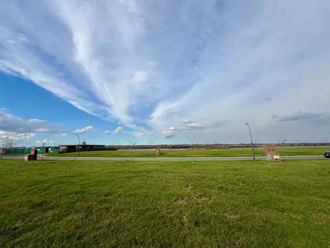 VENTA DE LOTE AL AGUA EN PUERTOS DEL LAGO