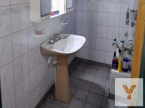 Casa en venta - 2 Dormitorios 2 Baños - 330Mts2 - Gonzalez Catán