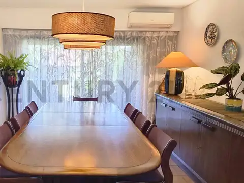 Casa en Venta con 3 cocheras