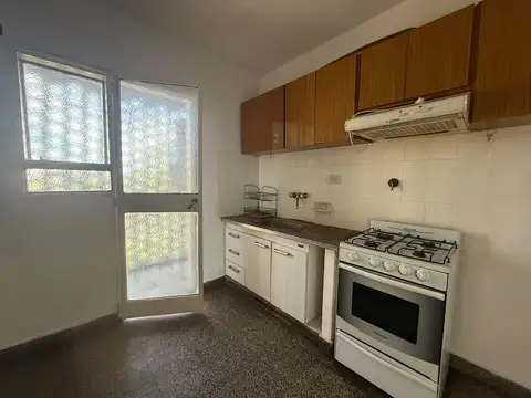 Departamento en Alquiler en Villa Raffo, $ 700.000