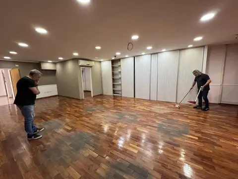 Oficina en Alquiler con 2 cocheras