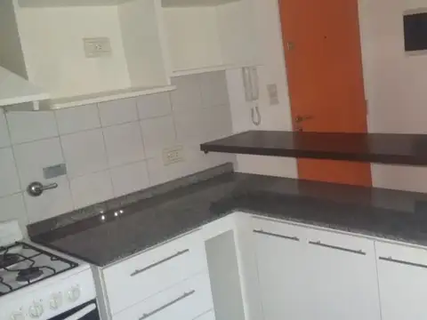 Departamento alquiler Dueño directo Amoblado 56 mts con patio y parrilla privada cuenta con Pileta, salón de eventos múltiples, lavadero industrial, guarda bicicletas.