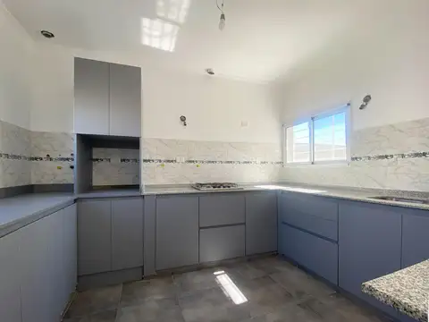 Casa 2 ambientes con 1 baño