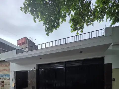 extraordinaria PB Ph tipo casa sin expensas  2 dormitorios lavadero patio y terraza inmenza recien pintado