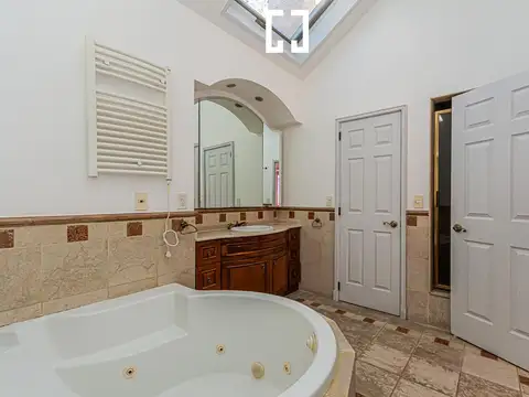 Casa 6 ambientes con 4 baños