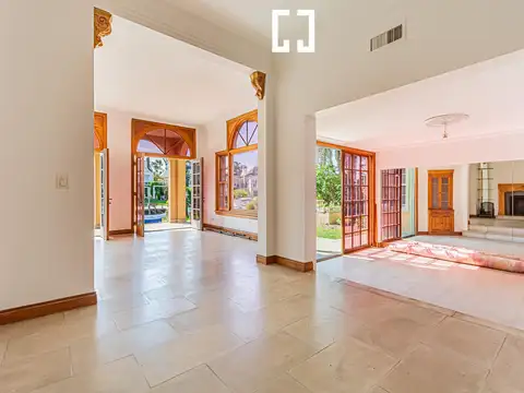 Casa 6 ambientes con 4 baños