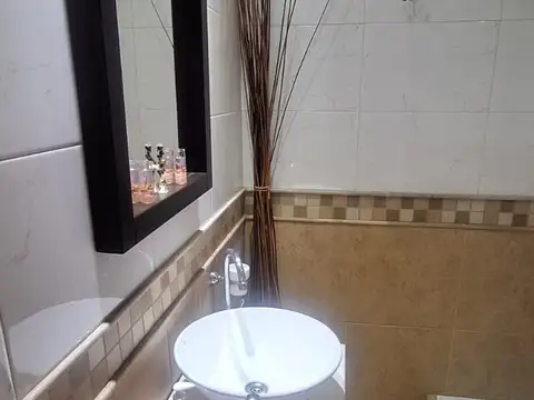 Casa 5 ambientes con 3 baños