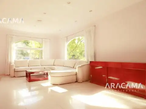 Casa 5 ambientes con 3 baños