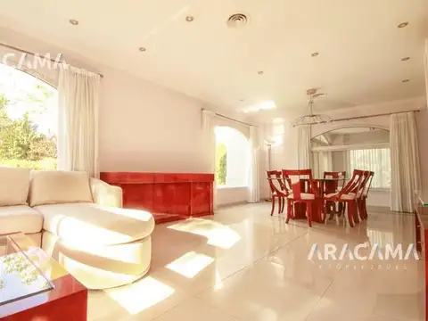 Casa en Venta en Solar Del Bosque, USD 350.000