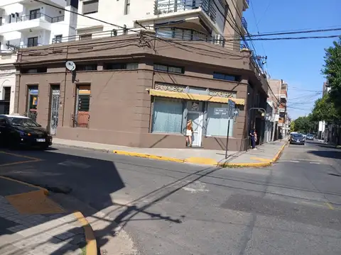 REMAX ALQUILA LOCAL COMERCIAL