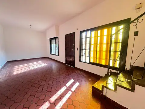 Casa 6 ambientes con 2 baños