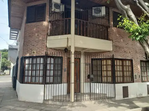 Dúplex de 3 Ambientes con Cochera, Patio y Parrilla 100M2. Juana de Arco 3703 Ciudadela