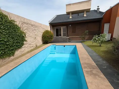 Se Vende Chalet 4 Ambientes con Pileta