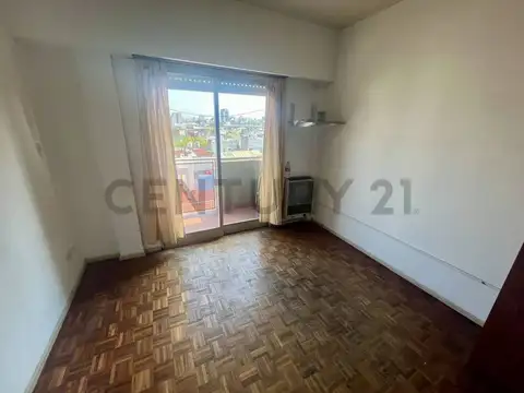 Monoambiente con balcón en Boedo