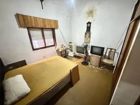 Casa 3 ambientes en planta baja a reciclar.
