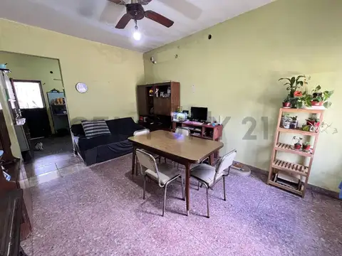 ¡APTO CRÉDITO! CASA 4 AMBIENTES - 70M² - COCHERA Y PATIO