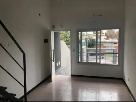 Depto Tipo Casa 2 ambientes con 1 baño