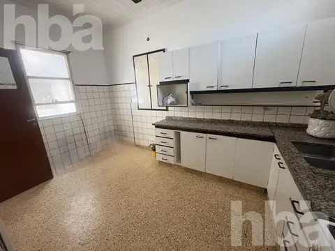 PH- Casa 5 ambientes, 3 dormitorios, quincho, balcon y garage