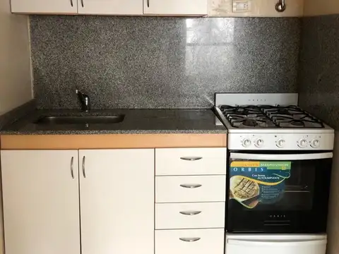 Luminoso monoambiente en venta. Muy buena ubicación.