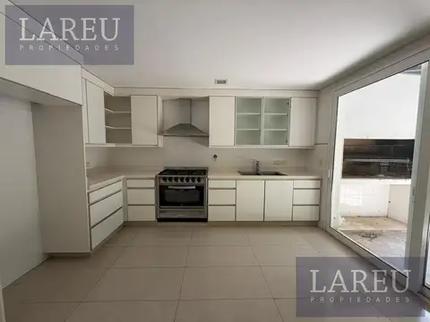 Casa 7 ambientes con 4 baños