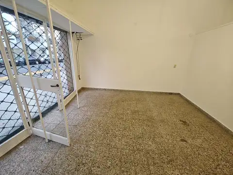 LCCAL EN ALQUILER DE 22 METROS CON BAÑO.