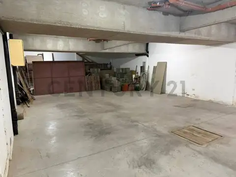 DEPÓSITO EN PLANTA BAJA CON PORTÓN AUTOMÁTICO EN BOEDO