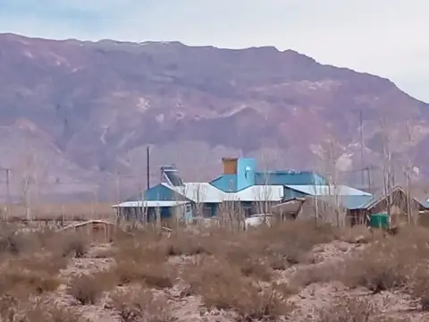 Casa 7 ambientes con 2 baños